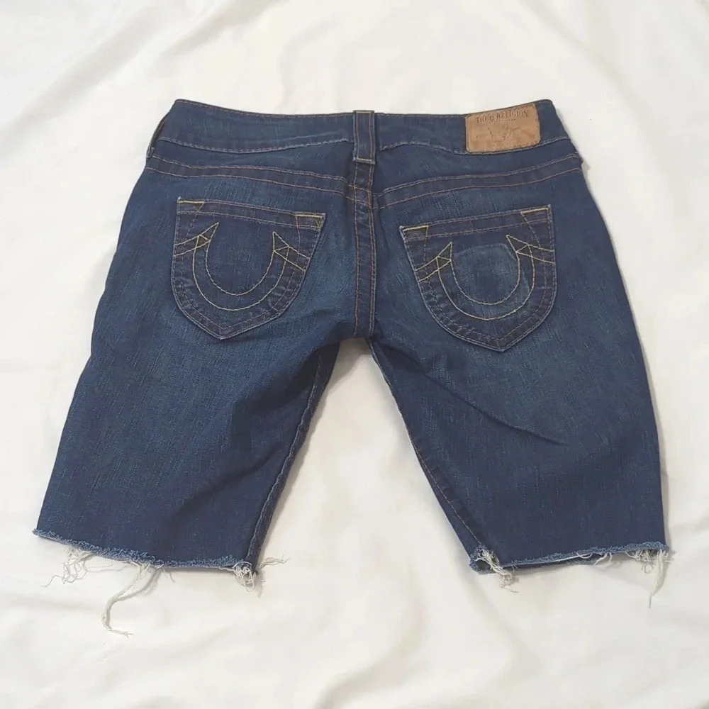 True Religion Riley Mid Rise Bermuda Short, Color Walking Dream Size 26 - Picture 8 of 14